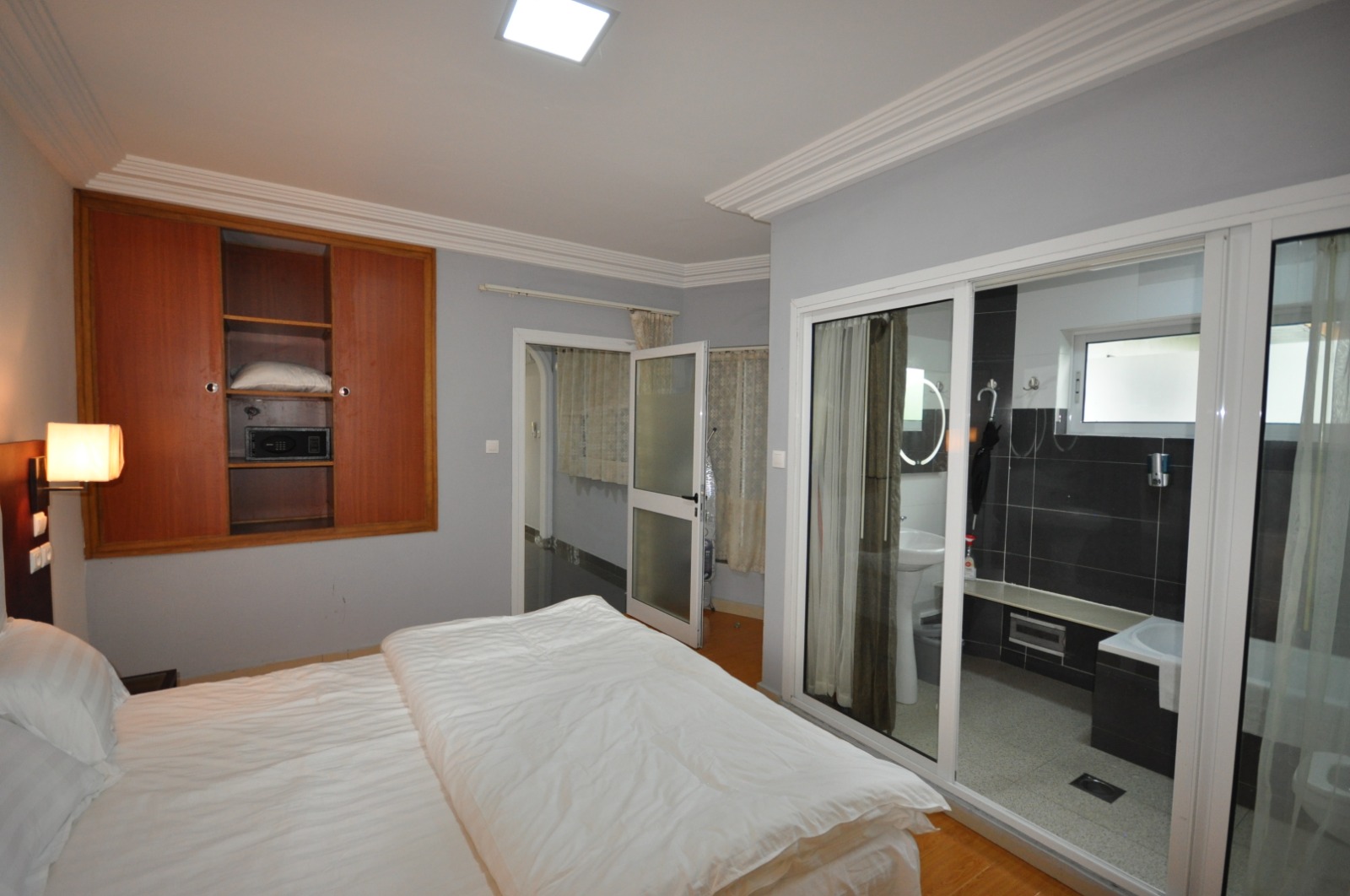 One Bedroom Apartment